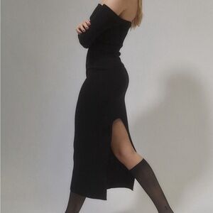 Off-The-Shoulder
Midi Dress